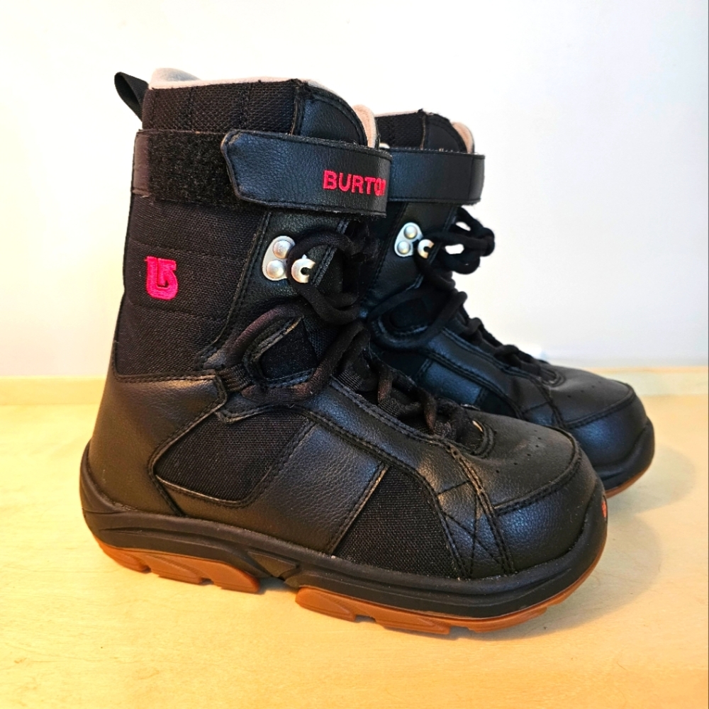 Kids Burton snowboard boots size 6